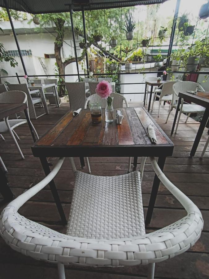 La Place Lapu-Lapu City Exteriör bild